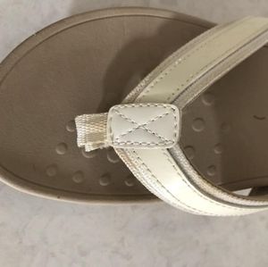 Vionic Thong Sandals sz.7 Off White/Cream Neutral Super comfy 💖